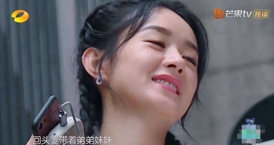 摄影故意仰拍:黄晓明变平淡,李浩菲鼻孔出戏,看赵丽颖:笑翻了