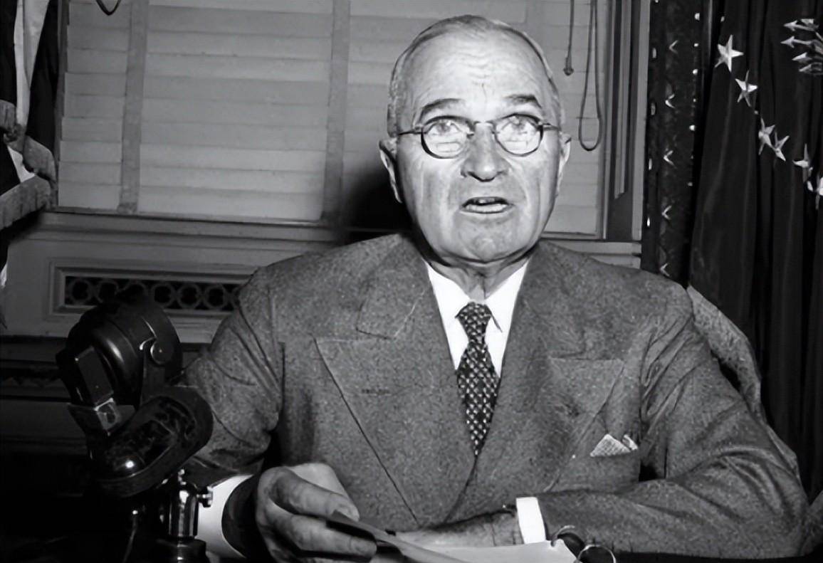 麦克阿瑟正在开派对,副官突然跑进来报告:将军,总统把您解职了_杜鲁门