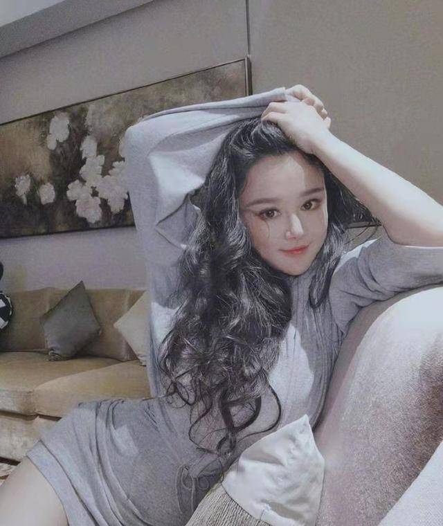 拳王老婆冉莹颖为乌克兰事件发声,鼓励自卫战争,不要再被利用_历史