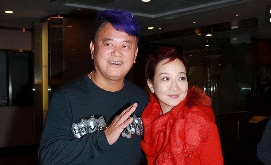 陈百祥:和妻子结婚43年恩爱如初,至今无儿女,亿万家产无人继承