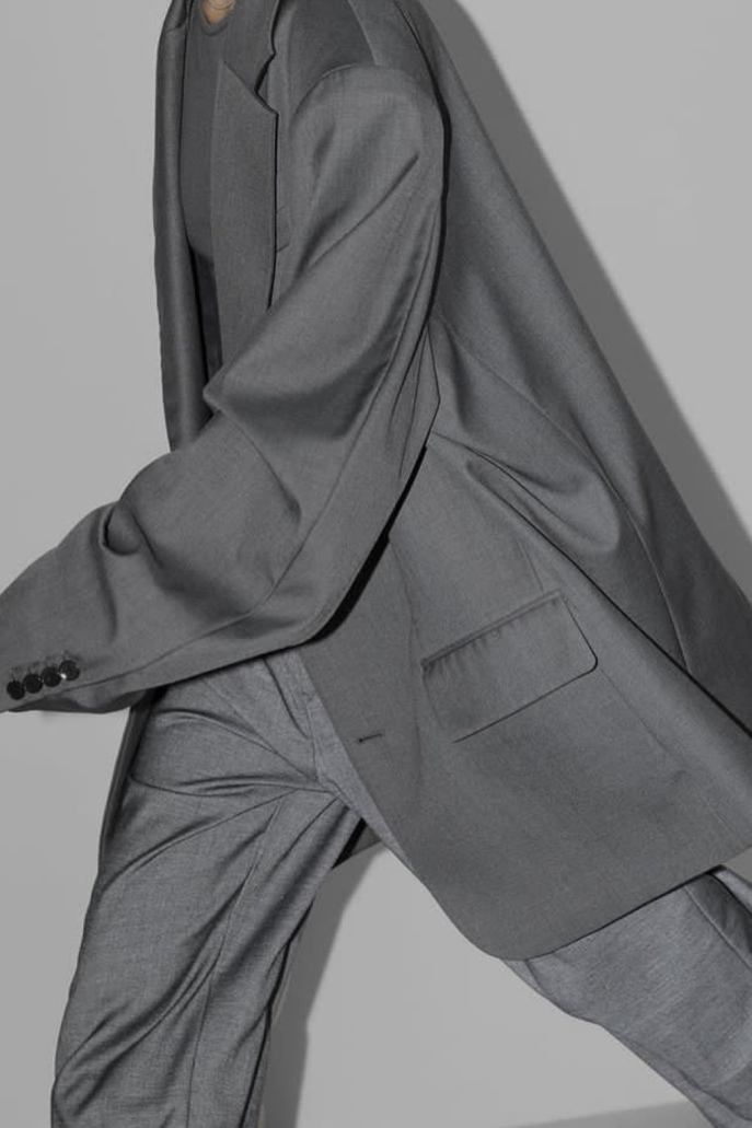 今年冬季最流行的灰色系穿搭,简约耐看