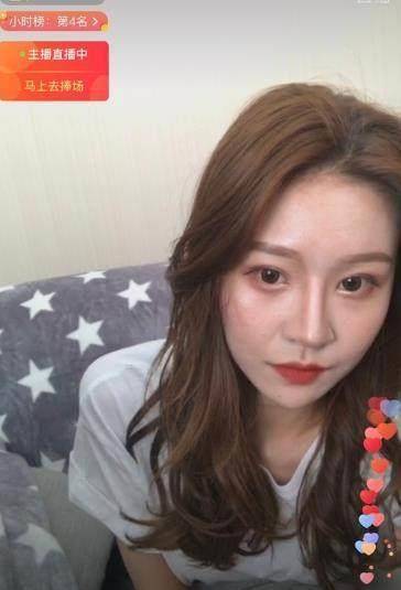 抖音网红温婉直播首秀,面容苍老鼻影似两条铁轨,这都能红没天理_美颜