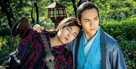 "裸露"成风,中国男明星的衣服,也该一件一件穿回来了_消费_郭敬明
