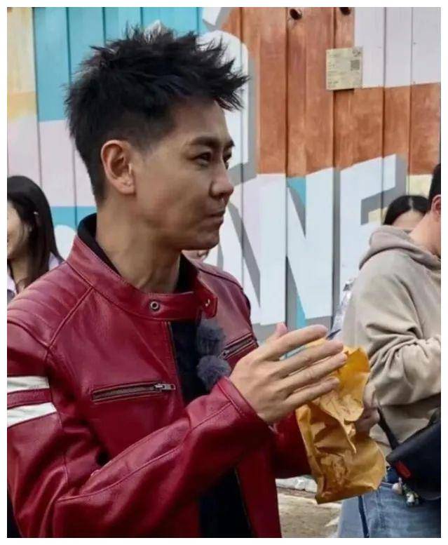 49岁林志颖近照判若两人!