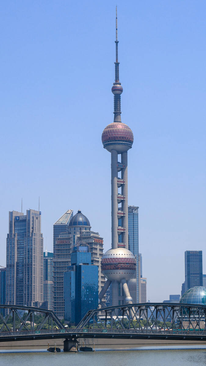 上海的地标性建筑之一,高468米,是世界第五高的电视塔