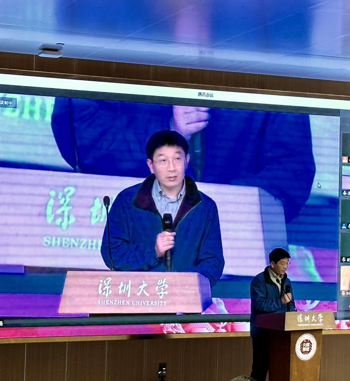 在下午的议程中,香港中文大学管理系的杨海滨教授担任了"融合:管理