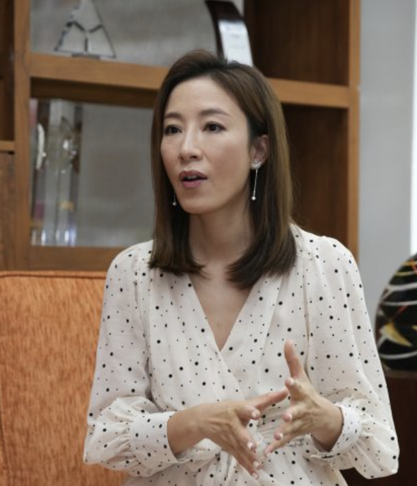 杨怡在家庭和事业之间做真实自我的女性
