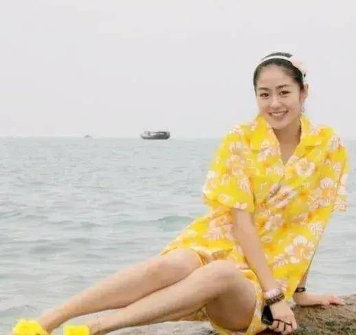 "王小蒙"毕畅:事业当红时不顾师父反对嫁给富豪,如今怎么样了_赵本山