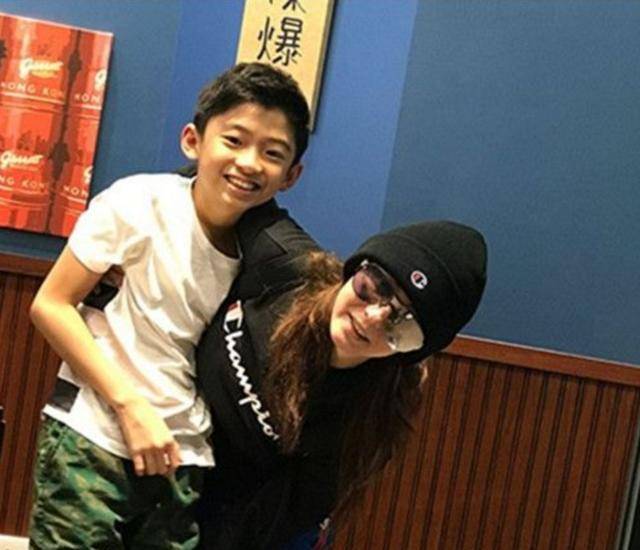 振轩是否接受王菲当他后妈,他回答了7个字让张柏芝欣慰_谢霆锋_儿子