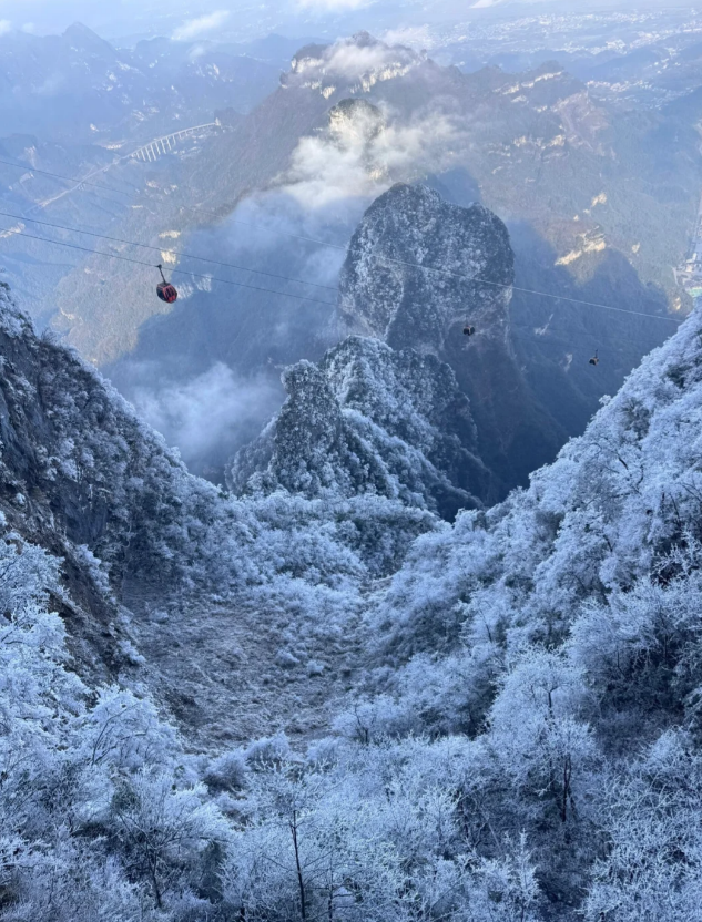 张家界天门山冬雪美景图片