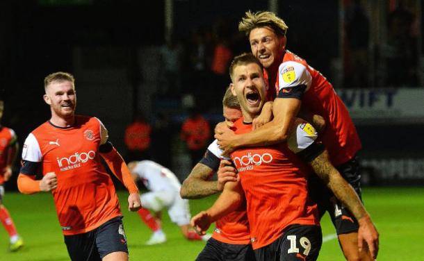 英超联赛,伯恩利主场对阵卢顿.