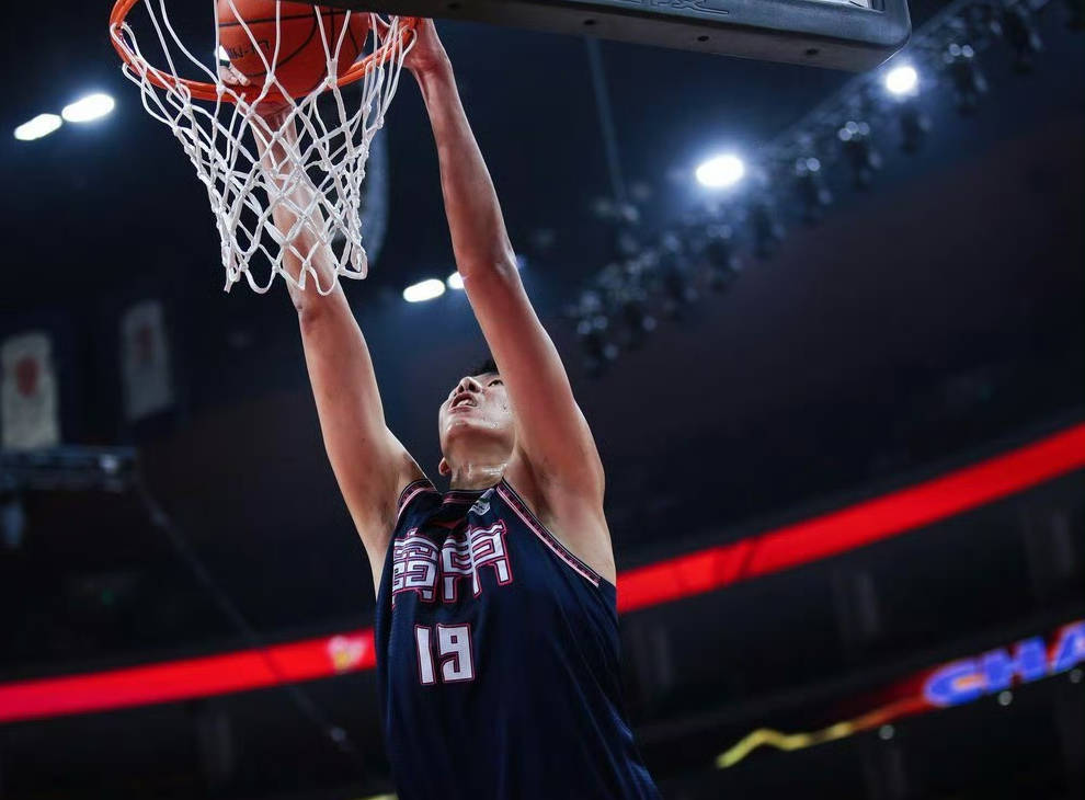 扶正张昊 重用黄明依!广东"摆烂"逼走沃特斯,杜锋终于变阵了