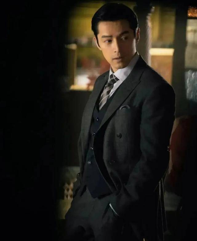 《繁花》迎来大结局,但宝总的西装太帅了,看来又要起蓬头了_胡歌_时尚