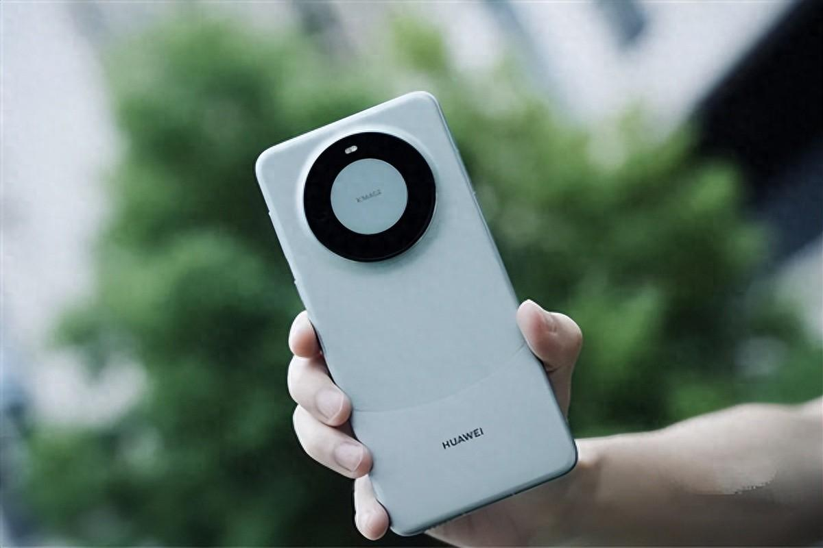 自主超高端品牌的实力进阶,华为mate 60 rs 非凡大师诠释十年耕耘