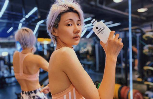 霍尊叔叔罕见为陈露发声,相信她不是坏人,暗示是受到别人的利用_王萌