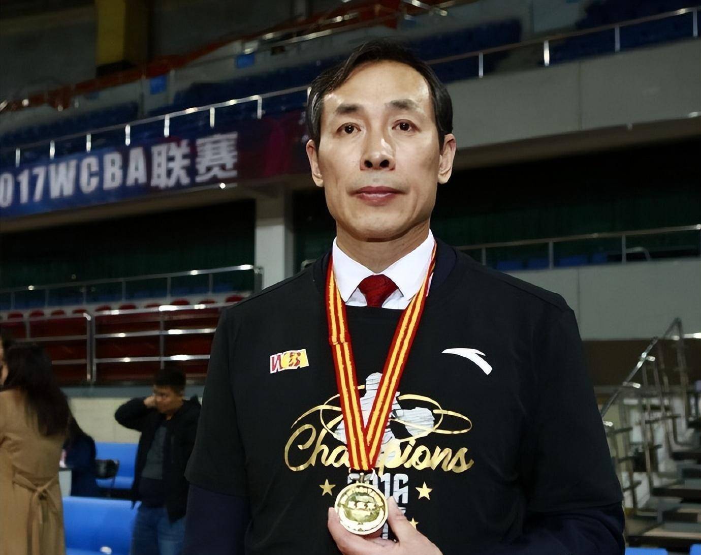 许利民在北汽的职务曝光,不是主教练,媒体人:他拯救不了球队_北京队