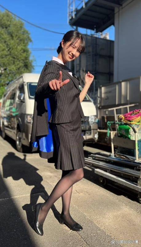 假面骑士歌查德:吉良彩花幕后照公开 每年都有漂亮的嗨丝大姐姐_妹子