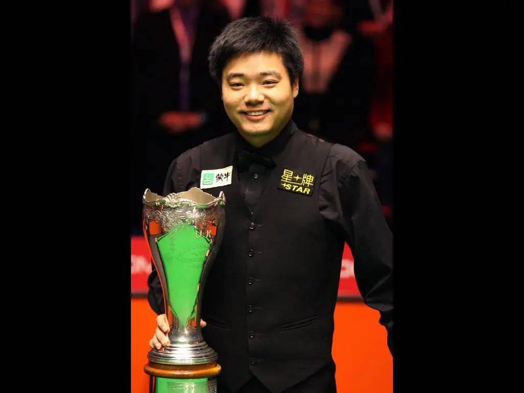 "台球天才"丁俊晖:母亲55岁因癌离世,他娶财经女记者为妻_陈习娟_儿子