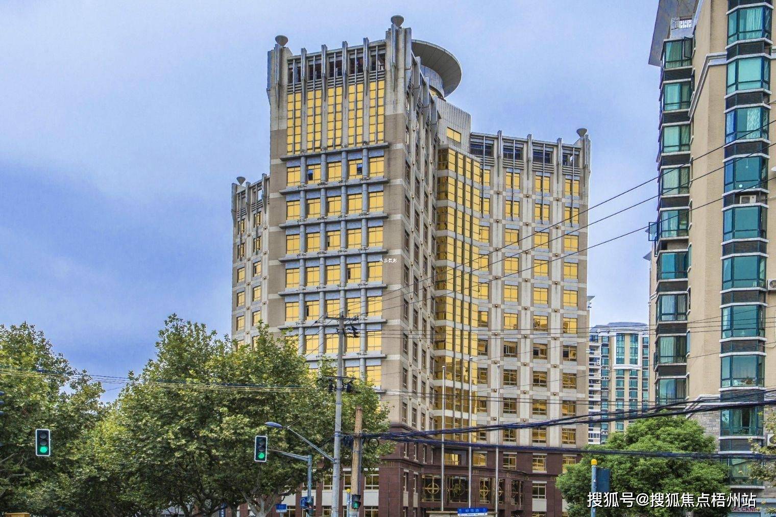 上海华联发展大厦联合办公 租1-20人工位 精装修 交通便利 可注册