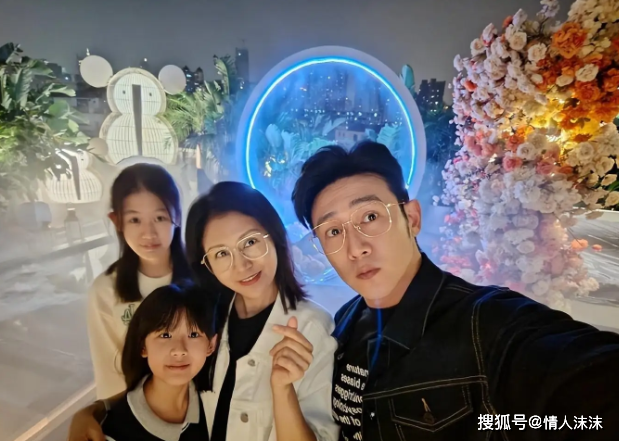 陆毅全家跳科目三,15岁贝儿站c位领舞,漫画腿很抢镜_舞蹈_家庭_网友