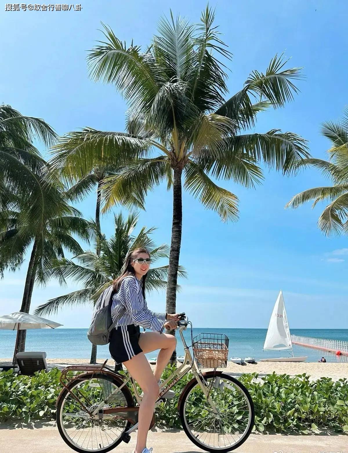 还有网友表示,喜欢钟嘉欣的影视剧和歌曲,演技颜值在线.