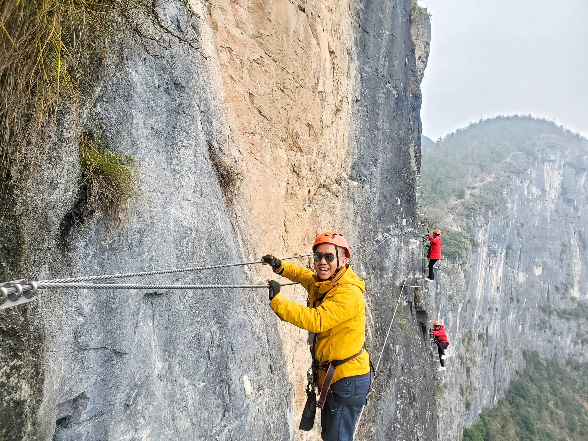 位于建始县花坪镇的鸡公岭飞拉达攀岩户外运动基地,是此行的一大亮点.