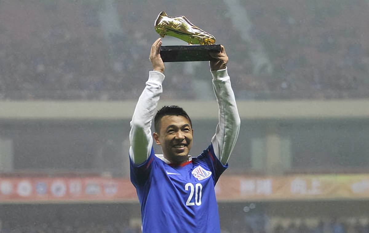 上海申花名宿自爆诈伤 拒绝国足征召 媒体人赶紧来补刀 不止一个_徐亮