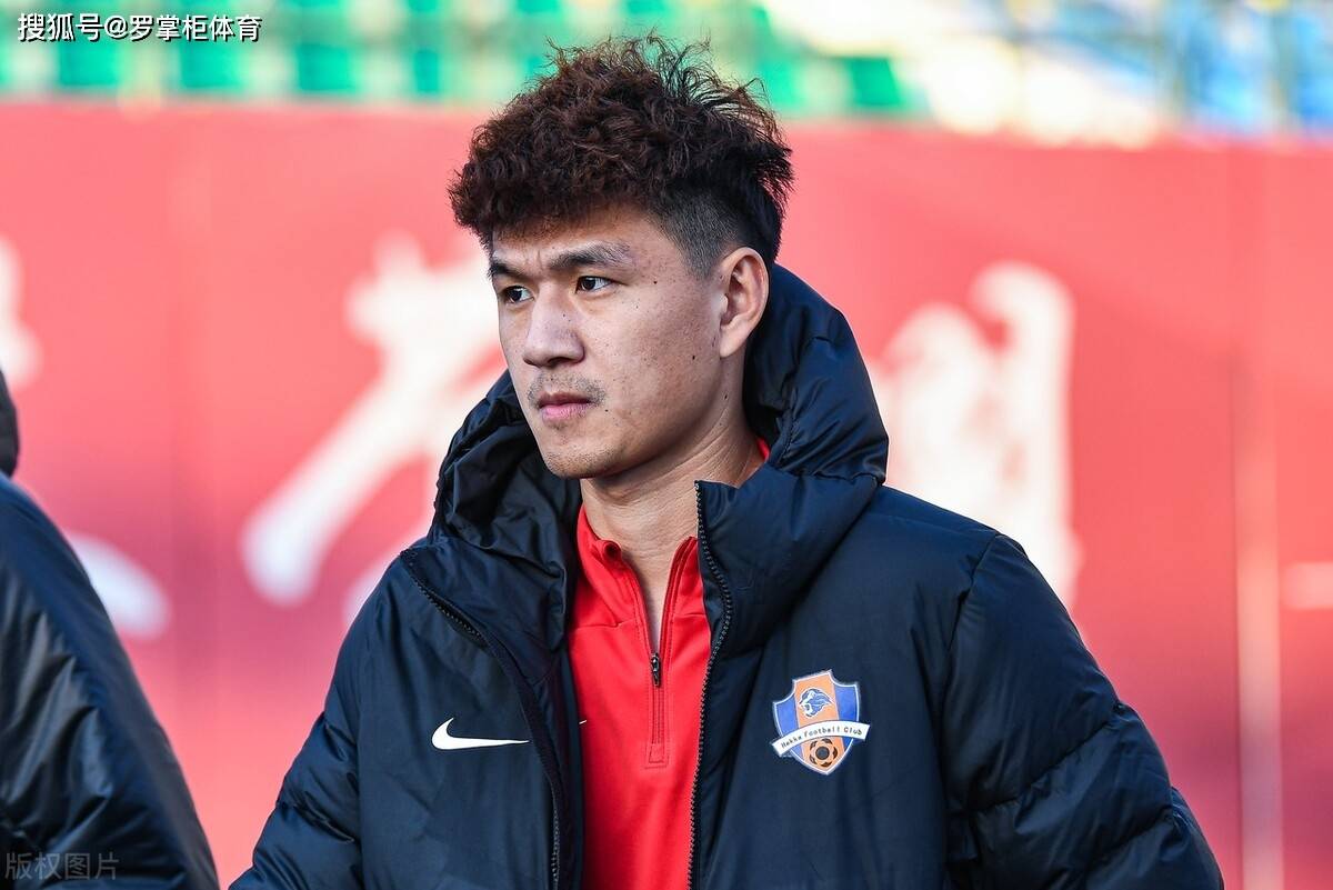 如今当打之年却只能踢中乙,曾留洋过欧洲_黄浦_中超_崔巍