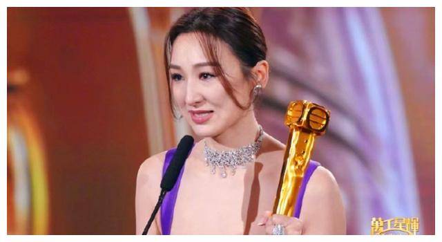 tvb颁奖礼:佘诗曼杨怡拥抱,张智霖又老又年轻,罗嘉良不敢认_台下_一角