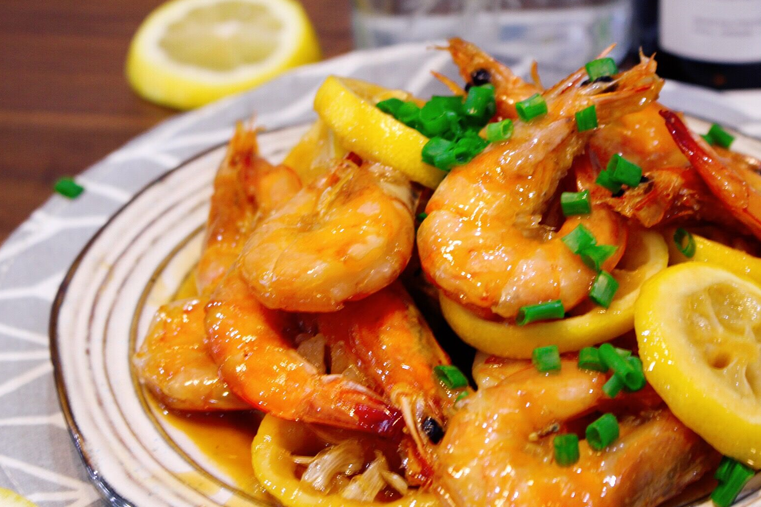酸酸甜甜,清新诱人的柠檬虾,简单烹饪出惊喜味道
