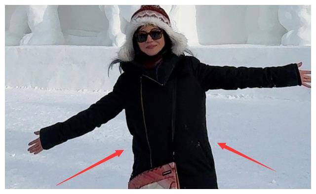 赵薇近况曝光,素颜露面发胖浮肿,评论区沦陷:她究竟犯了什么错_网友