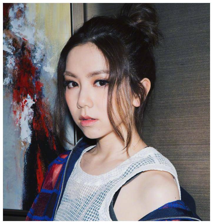 33岁邓紫棋遭遇职业困境!