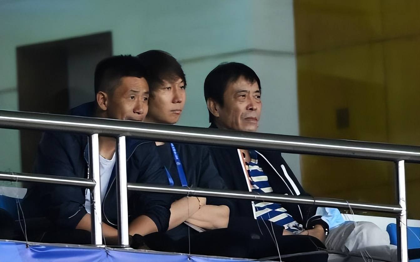 曝李铁妻子落井下石,名记回应还原真相_龙菲_有关_进行