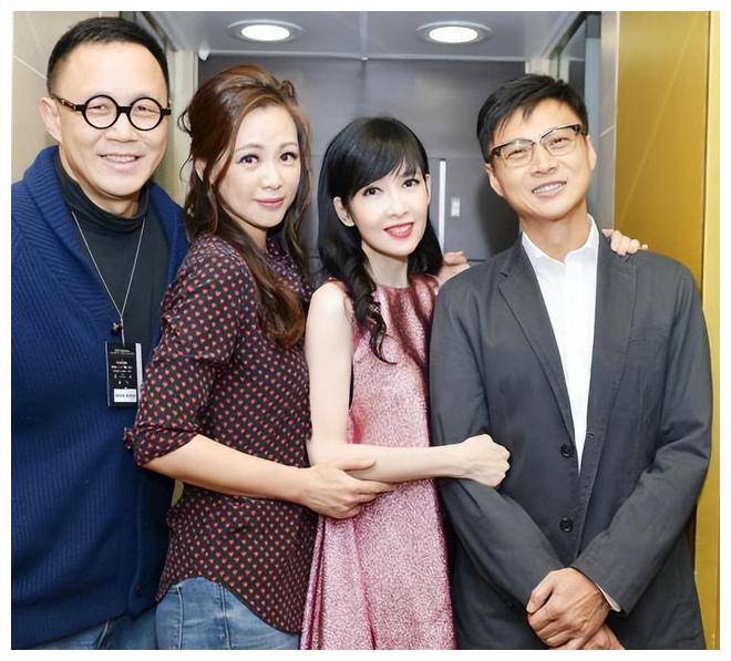 周慧敏与倪震水晶婚纪念日,女神分享幸福秘诀,夫妻恩爱不受谣言影响