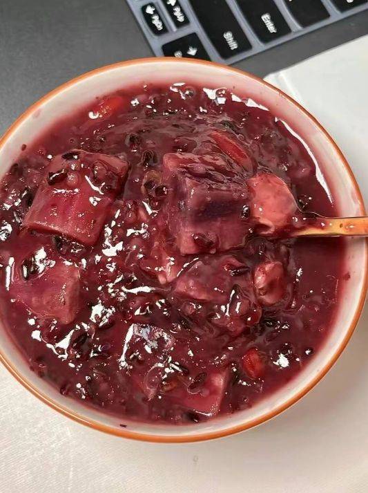 紫薯血糯米牛奶粥:营养美味,温暖你的每一个早晨_选材_膳食_加入适量