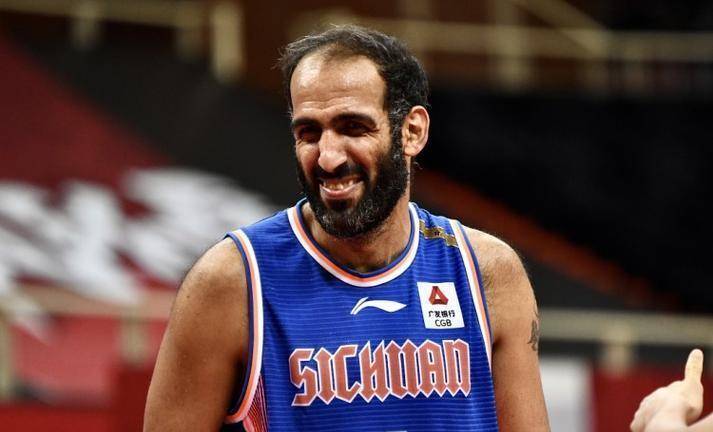 相信老球迷对哈达迪并不陌生,这位伊朗中锋先后在nba和cba都征战过