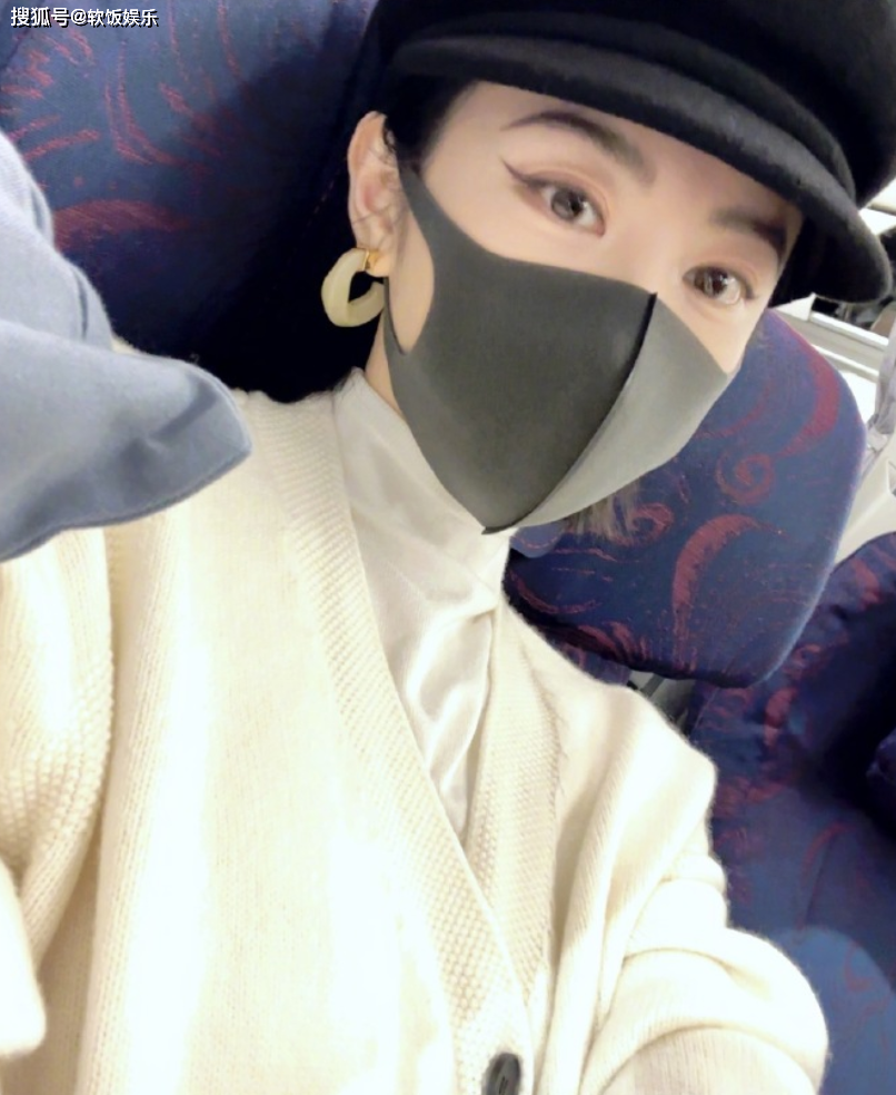 直到2021年的《司藤》上线,景甜的演技才获得了大家的认可.