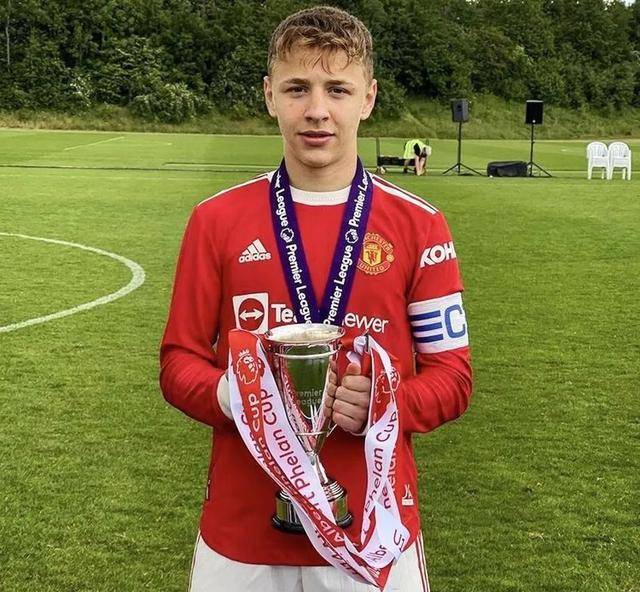 曼联年轻球员小伊布独中四元,滕哈格鼓励他的未来_莫夫_比赛_布拉吉