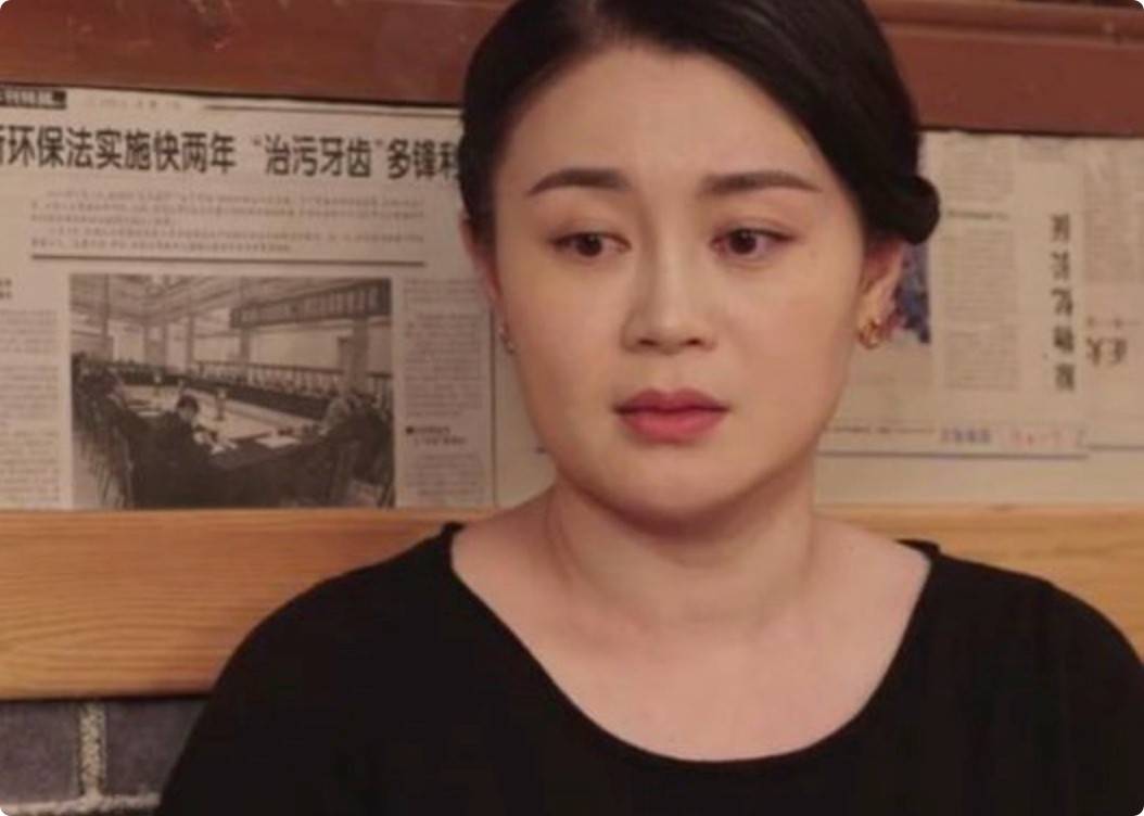 已经成为农村剧里的顶流,杨晓燕也通过这个ip成了家喻户晓的演员