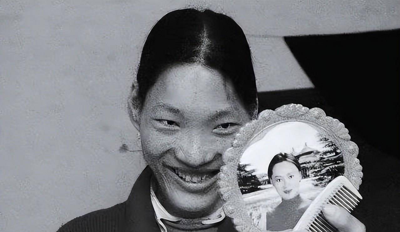 世界第一女巨人来自中国安徽,穿78码的鞋子,一顿饭吃六碗炒面_姚德芬