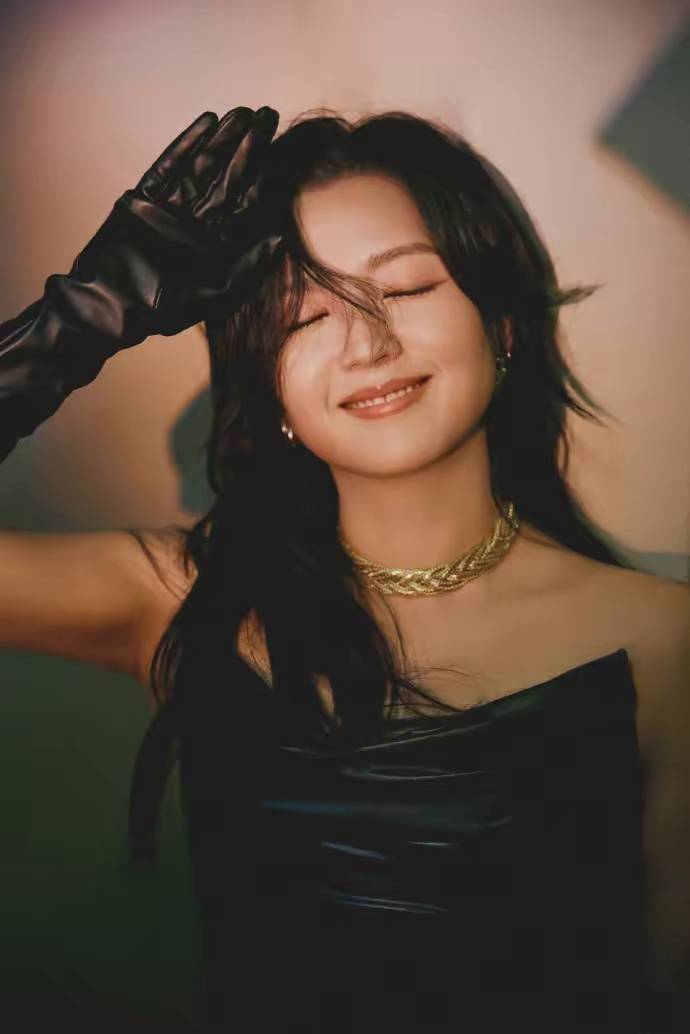 瘦身成功后的何洁:性感女神的新篇章_照片_款式_曲线