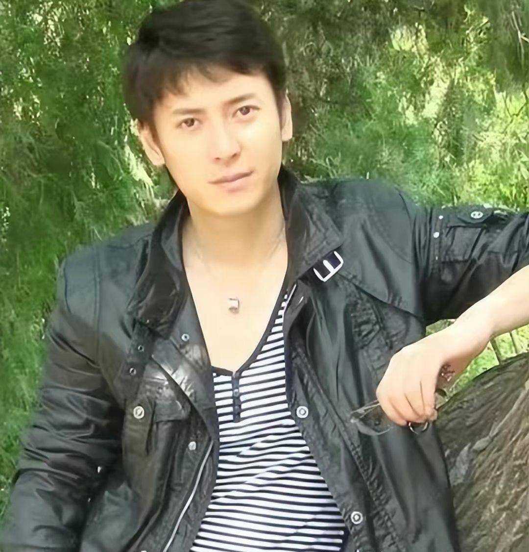 只因长相太帅,从工地搬砖到改行演戏_韩栋_父母_小时候