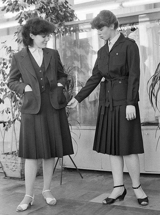 看完俄罗斯的校服,我心里瞬间平衡了_裙子_围裙_女生