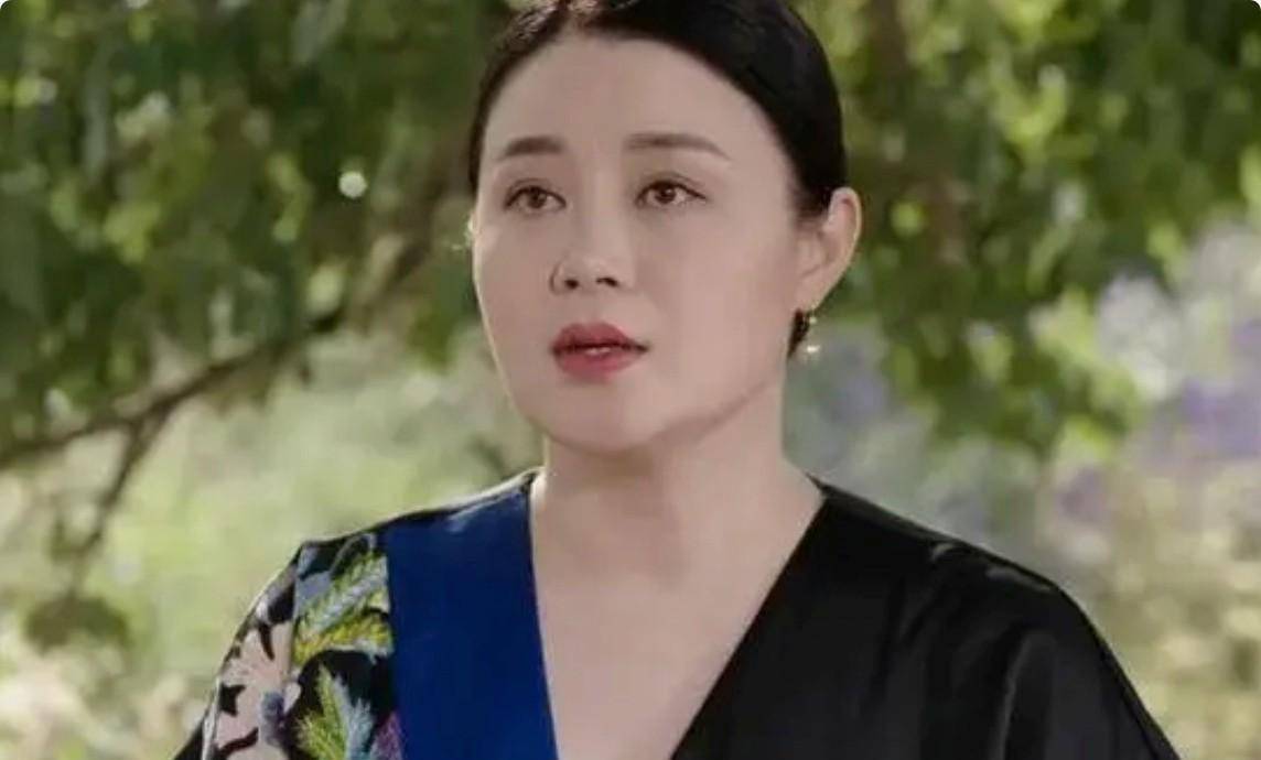 泡温泉的关婷娜惊艳身材丰腴,漫画腿太吸睛!_魅力_角色_社交