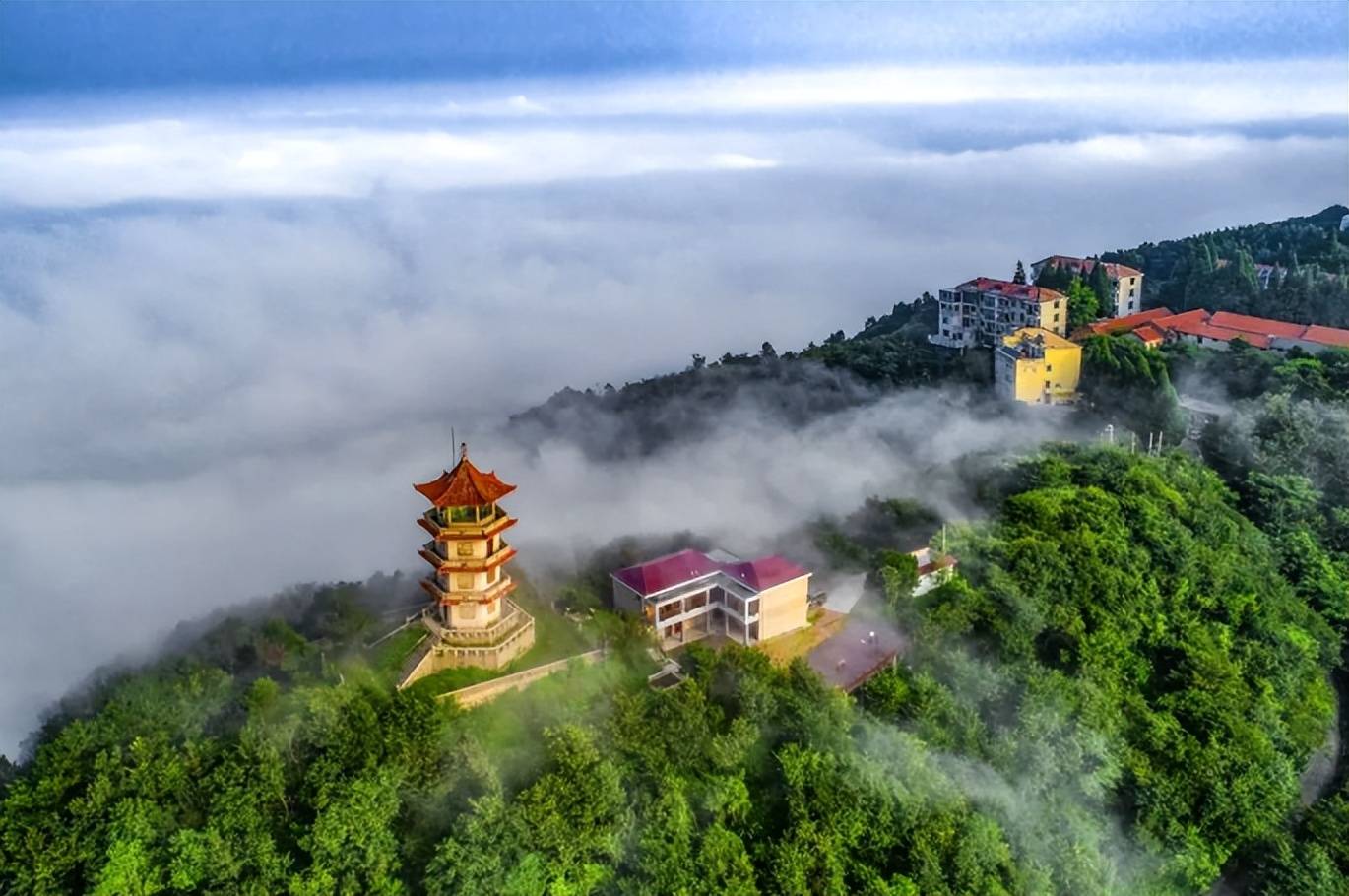 西河景区西河景区以其秀美的山水风光和丰富的生态环境闻名,适合生态