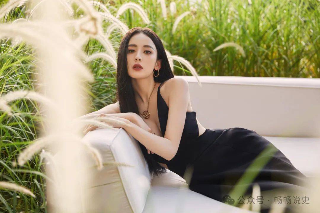 古力娜扎丰满有料,魅惑迷人的黑夜女王,真空上阵太性感撩人让人想入非