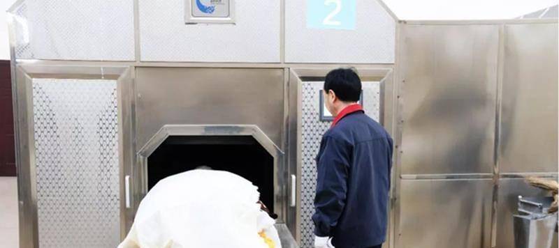 1995年,东莞妙龄女子被送殡仪馆火化,工作人员发现不对救其一命_何