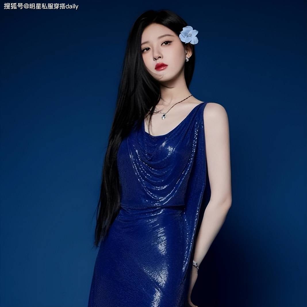赵露思的"好身材"严重被低估!蓝色液体裙静谧如大海,花样美貌