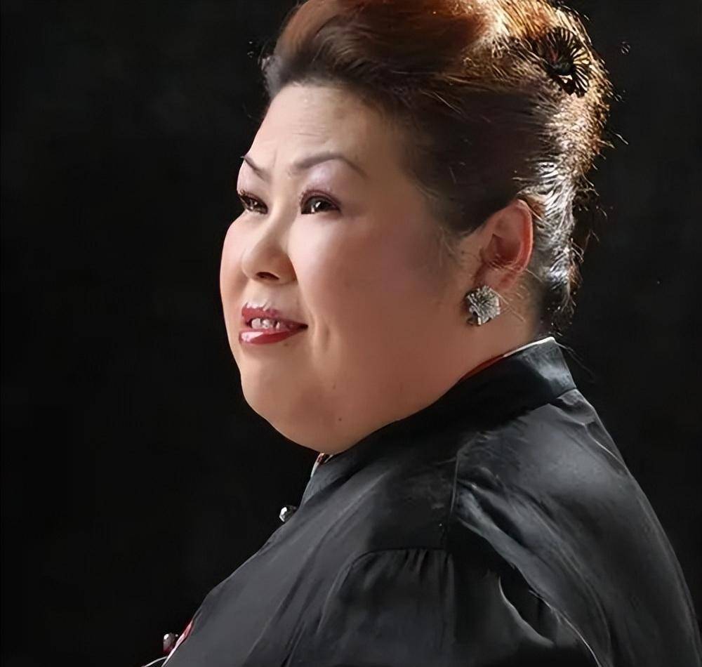 "富婆专业户"董立范:当过瓦工,被初恋骗钱,59岁无人敢娶_小时候_演艺