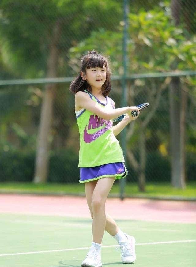 田亮女儿cindy的12岁生日照,穿浅灰色薄纱裙,化身甜橙女孩_色彩_显得